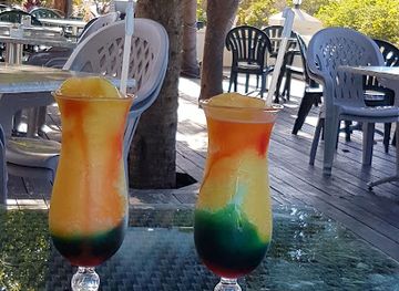 turks-and-caicos-islands/turtle-cove-marina/bar/simone-s