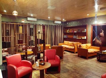 liberia/lake-piso/bar/lit-cigar-lounge