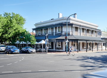 australia/adelaide/north-adelaide/bar/the-lion-hotel
