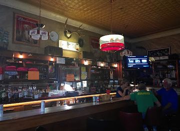 illinois/matthiessen-state-park/bar/the-dugout-tavern