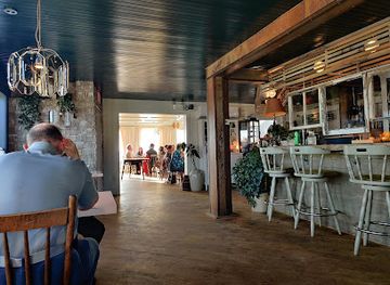 canada/cape-breton-island/bar/l-abri-cafe-restaurant-et-bar