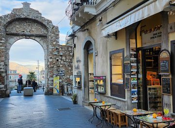 italy/taormina/bar/franco-wine-bar-typical-sicilian-food