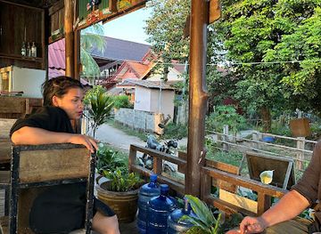 laos/champasak/bar/one-more-bar-and-restaurant