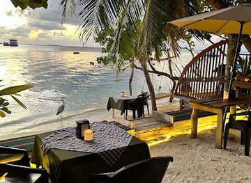 maldives/dhangethi-island/bar/monalaz-cafe