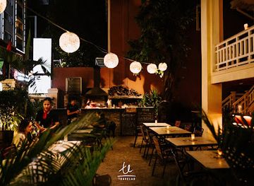 cambodia/kandal/bar/bouchon-wine-bar