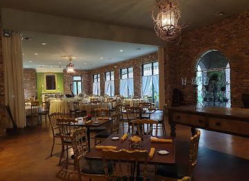 louisiana/plantation-country/bar/latil-s-landing-restaurant-at-houmas-house-plantation-and-gardens