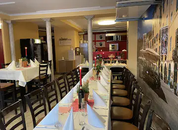 La Piazza Bar & Bistro