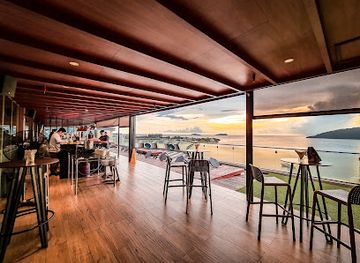 malaysia/borneo/bar/rooftop-bar-le-meridien