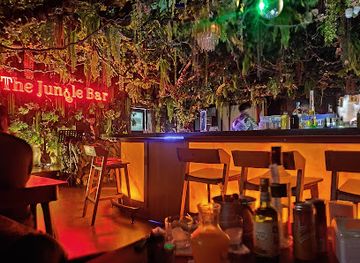 indonesia/surabaya/wonokromo/bar/wotsup-jungle