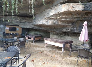 missouri/big-sugar-creek-state-park/bar/the-cave-bar-and-grill