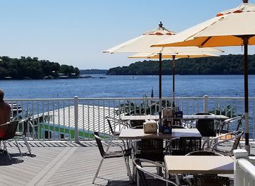 missouri/current-river/bar/coconuts-at-the-lake