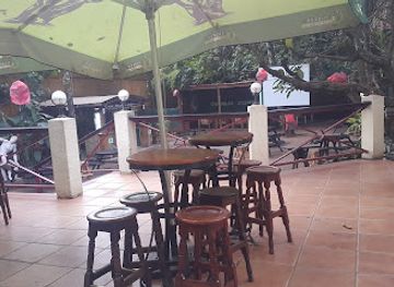 uganda/ankole/bar/bubbles-o-learys-irish-pub