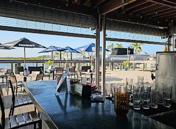 florida/ponce-inlet/bar/off-the-hook-at-inlet-harbor