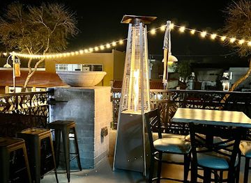 arizona/scottsdale/scottsdale-fashion-square/bar/pour-decisions-patio-kitchen
