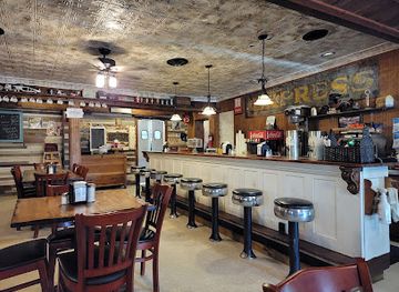mississippi/the-flatwoods/bar/tin-lizzie-cafe