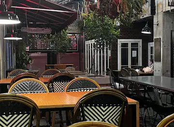 La Fuente Wine & Mezcal Shoppe and Bar
