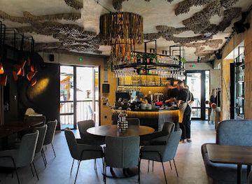 ukraine/yaremche/bar/skhodi-restoran-na-visoti