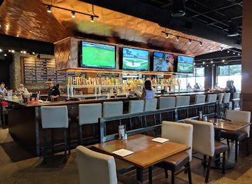 illinois/naperville/bar/old-town-pour-house-freedom-commons-naperville