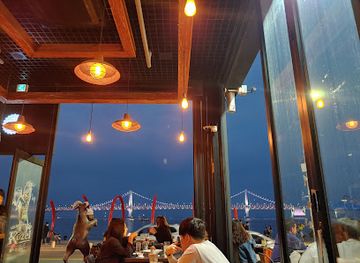 south-korea/busan/gwangalli-beach/bar/sam-ryan-s