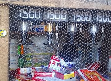 uganda/kibale-national-park/bar/kato-bar-kyakawaduru-cell