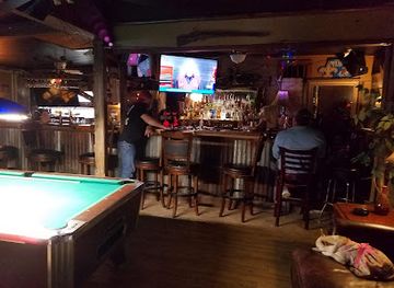 louisiana/chenier-plain/bar/mom-s-bar