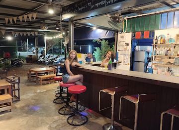 thailand/rayong/ban-phe/bar/meet-more