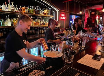 australia/gold-coast/broadbeach/bar/den-devine-restaurant-music-hall