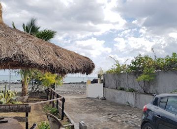 comoros/dziani-dzaha-crater-lake/bar/chez-nini-bar-grill