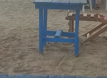 ecuador/coastal-lowlands/bar/restaurante-on-the-beach
