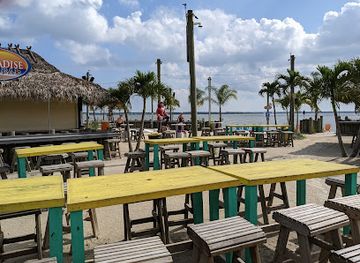 delaware/trap-pond-state-park/bar/paradise-grill