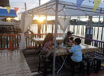 brunei/bandar-seri-begawan/kampong-ayer/bar/scr-alinah-restaurant