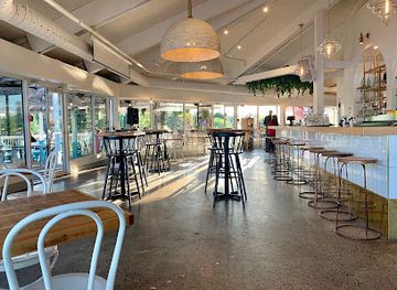 canada/eastern-ontario/bar/umbrella-bar