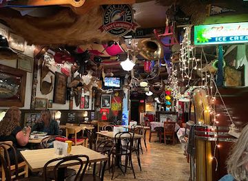 michigan/harbor-springs/bar/mitchell-street-pub