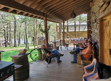 illinois/driftless-area/bar/the-thirsty-barrel
