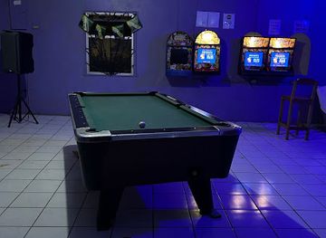 jamaica/treasure-beach/bar/evelyn-s-bar