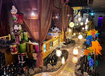 south-korea/daejeon/yuseong-gu/bar/white-flowers-in-the-desert