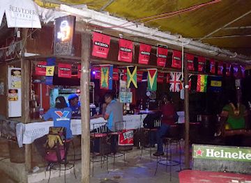 barbados/bridgetown/bar/garry-s-rum-punch-bar