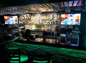 florida/panhandle/bar/standing-room-only