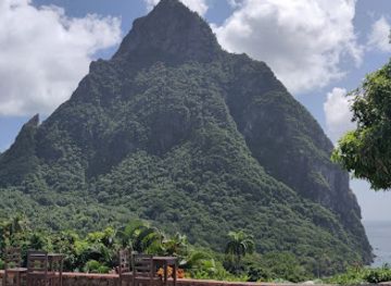 saint-lucia/tet-paul-scenic-trail/bar/the-mango-tree