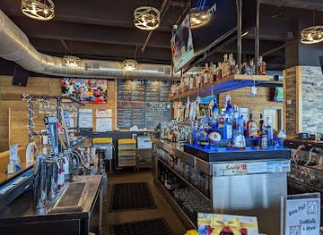 indiana/muncie/bar/1925-pubhouse-courtyard