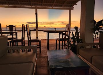 dominica/morne-trois-pitons-national-park/bar/the-hive-bar-lounge