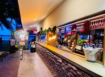 singapore/pasir-ris/bar/georges-the-cove