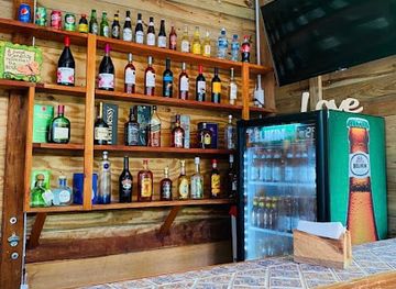 belize/belize-city/bar/80-s-deck-restaurant-bar