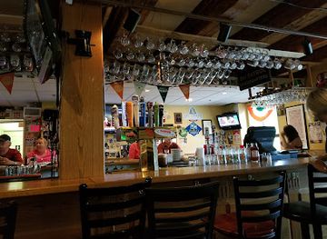 new-hampshire/dartmouth-lake-sunapee/bar/salt-hill-pub-newport
