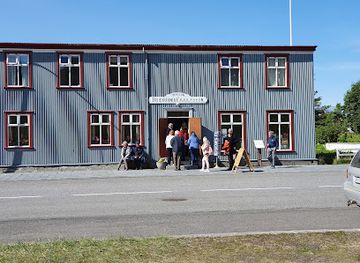 iceland/westfjords/bar/gunnukaffi