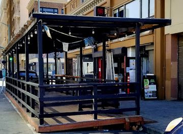 california/oakland/uptown-oakland/bar/everything-but-hugs-kisses