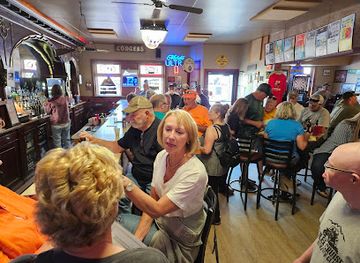 wisconsin/great-river-road/bar/codgers