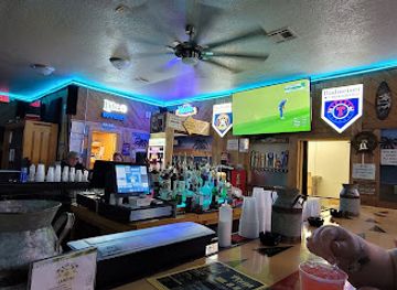 texas/edwards-plateau/bar/lulu-s-landing-bar