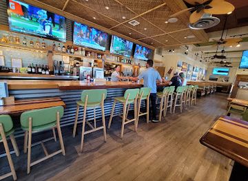 hawaii/oahu/bar/islands-restaurant-santa-barbara