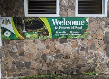 dominica/emerald-pool/bar/the-banana-leaf-restaurant
